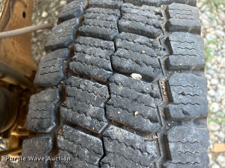 image for item DJ6312 2005 Ford F450 Super Duty  Crew Cab flatbed truck