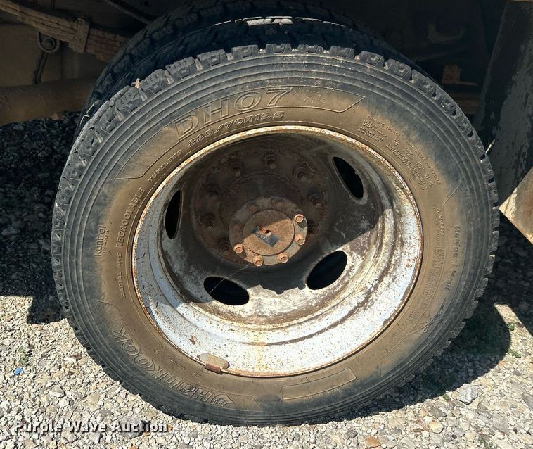 image for item DJ6312 2005 Ford F450 Super Duty  Crew Cab flatbed truck