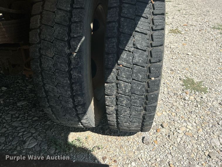 image for item DJ6312 2005 Ford F450 Super Duty  Crew Cab flatbed truck