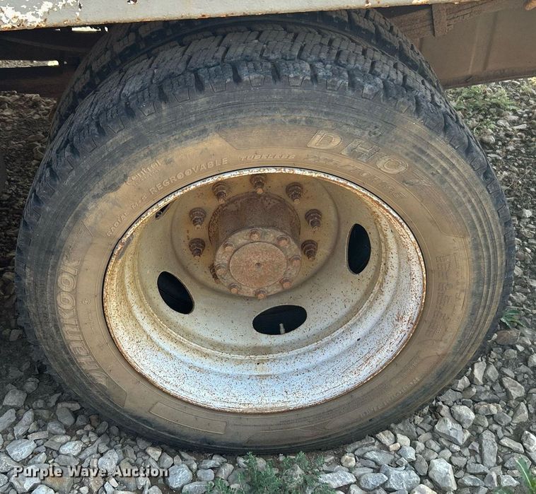 image for item DJ6312 2005 Ford F450 Super Duty  Crew Cab flatbed truck