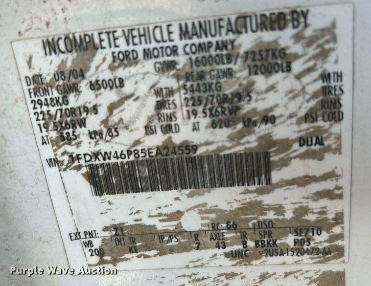 image for item DJ6312 2005 Ford F450 Super Duty  Crew Cab flatbed truck