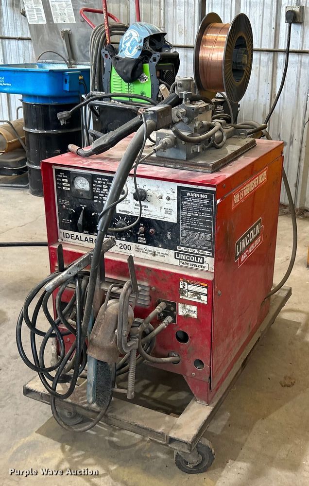 image for item DJ6324 Lincoln Idealarc SP-200  welder