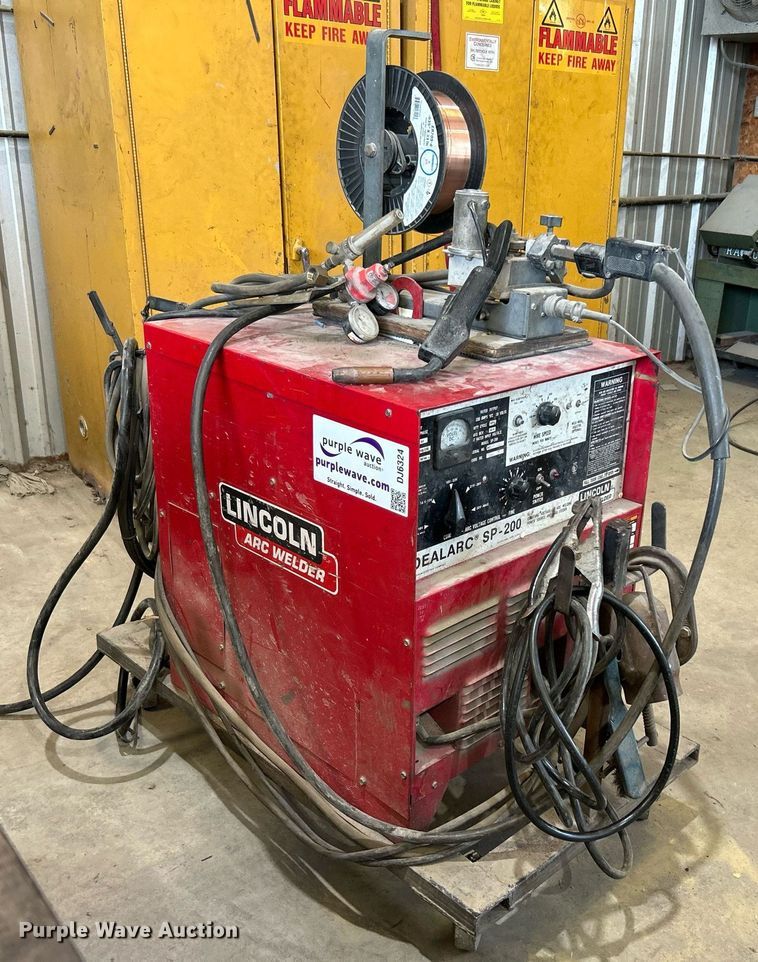 image for item DJ6324 Lincoln Idealarc SP-200  welder