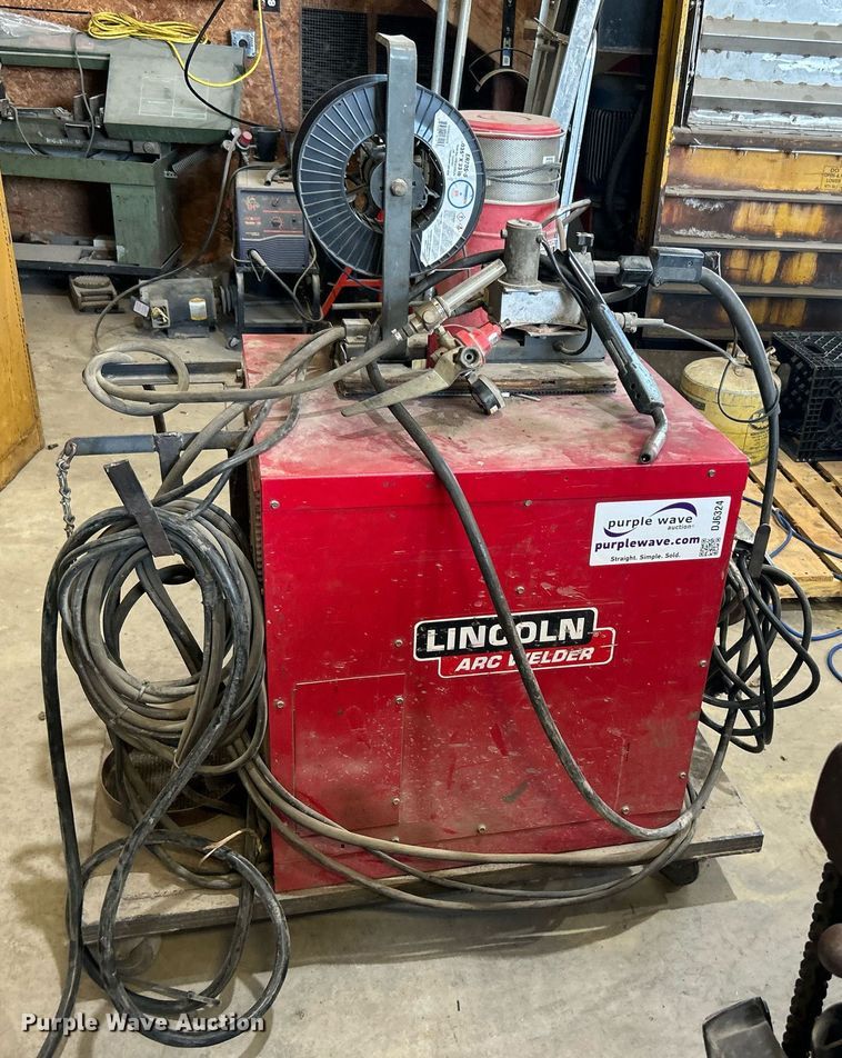 image for item DJ6324 Lincoln Idealarc SP-200  welder