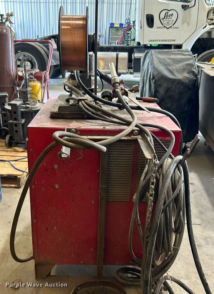 image for item DJ6324 Lincoln Idealarc SP-200  welder