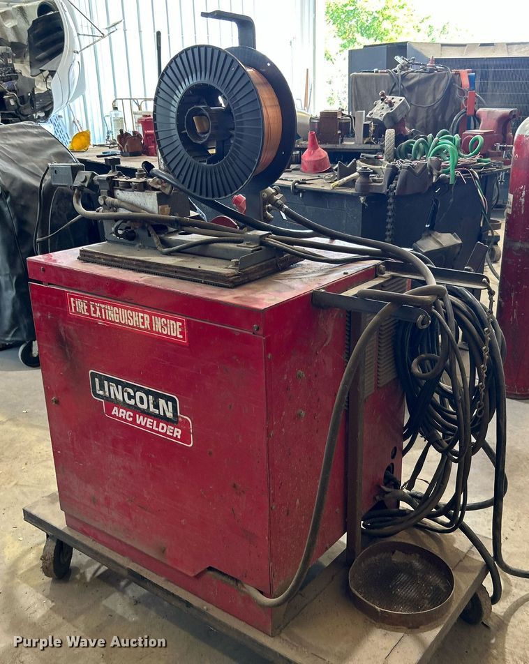image for item DJ6324 Lincoln Idealarc SP-200  welder