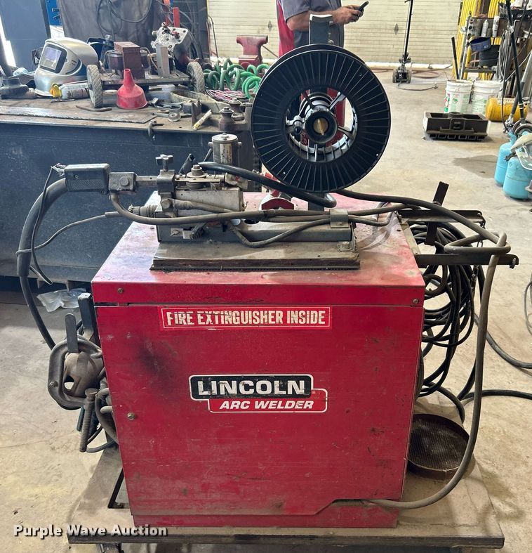 image for item DJ6324 Lincoln Idealarc SP-200  welder