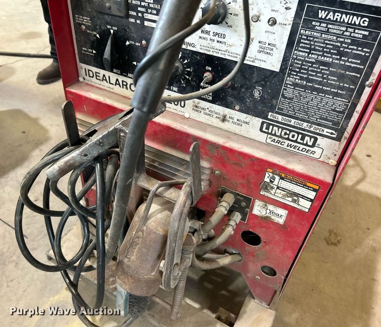 image for item DJ6324 Lincoln Idealarc SP-200  welder