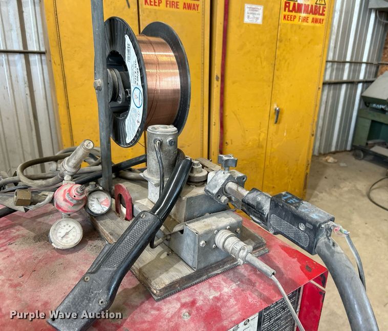 image for item DJ6324 Lincoln Idealarc SP-200  welder