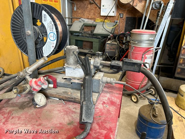 image for item DJ6324 Lincoln Idealarc SP-200  welder