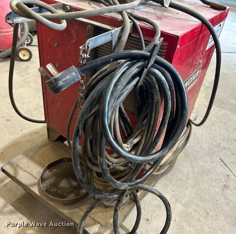 image for item DJ6324 Lincoln Idealarc SP-200  welder