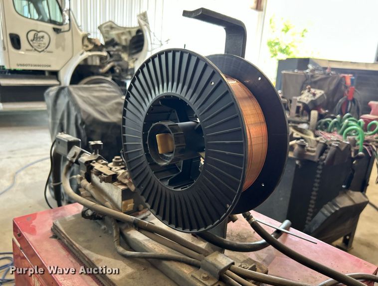 image for item DJ6324 Lincoln Idealarc SP-200  welder