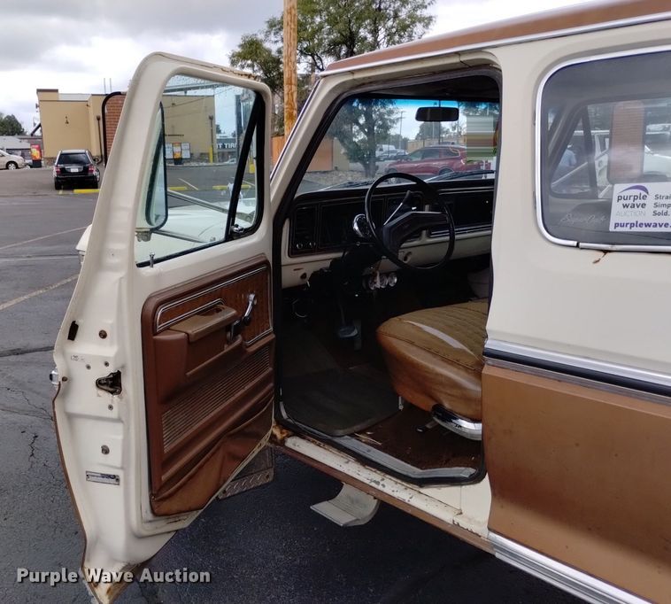 image for item DK8765 1975 Ford F350 Ranger XLT  SuperCab pickup truck