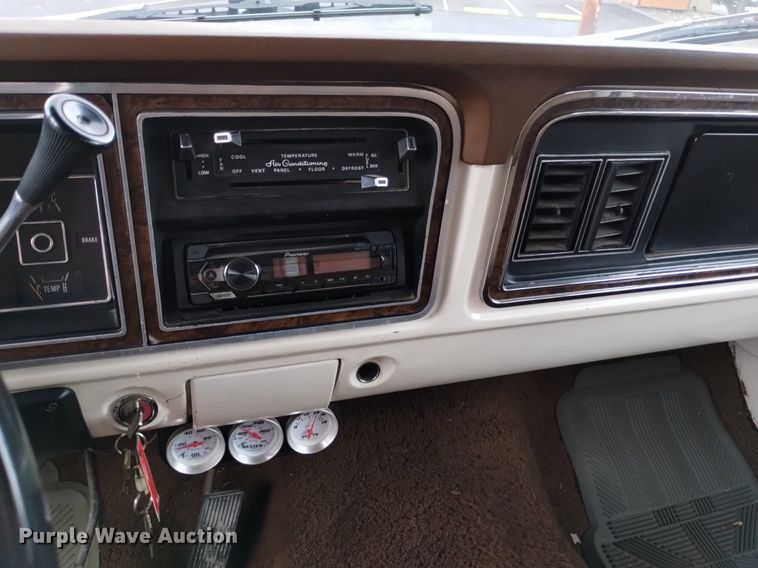 image for item DK8765 1975 Ford F350 Ranger XLT  SuperCab pickup truck