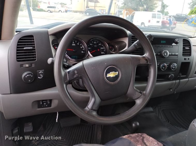 image for item DK8766 2011 Chevrolet Silverado 2500HD Ext. Cab pickup truck