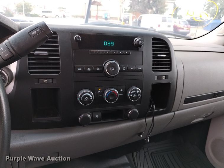 image for item DK8766 2011 Chevrolet Silverado 2500HD Ext. Cab pickup truck