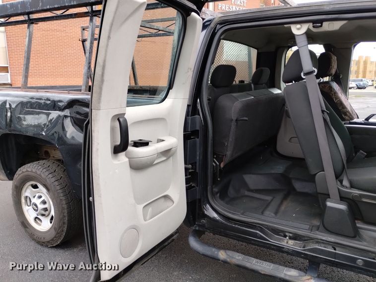 image for item DK8766 2011 Chevrolet Silverado 2500HD Ext. Cab pickup truck