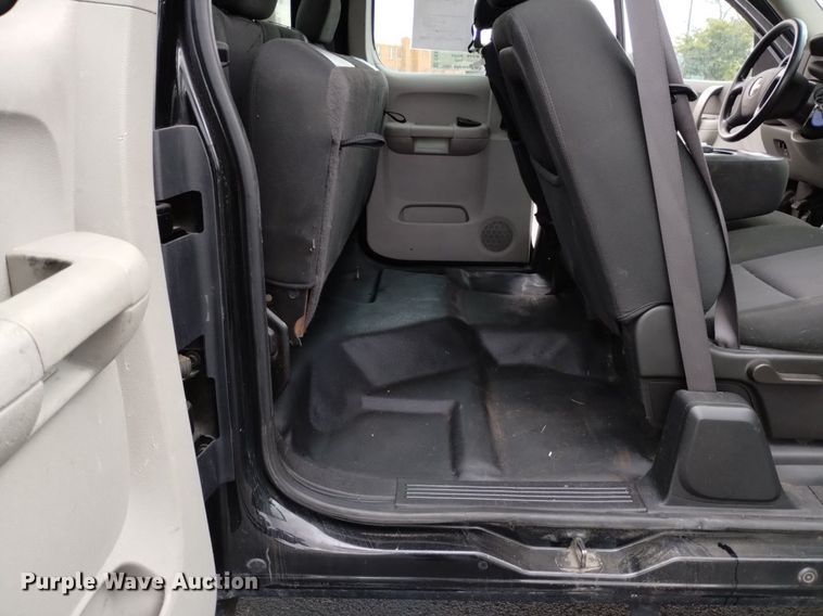 image for item DK8766 2011 Chevrolet Silverado 2500HD Ext. Cab pickup truck