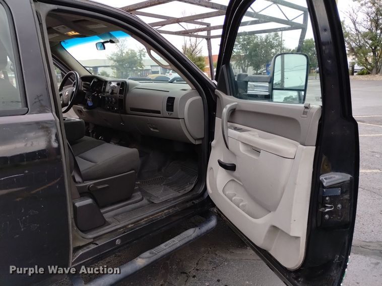 image for item DK8766 2011 Chevrolet Silverado 2500HD Ext. Cab pickup truck