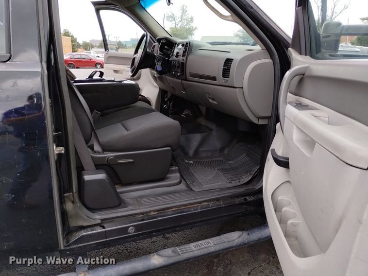 image for item DK8766 2011 Chevrolet Silverado 2500HD Ext. Cab pickup truck