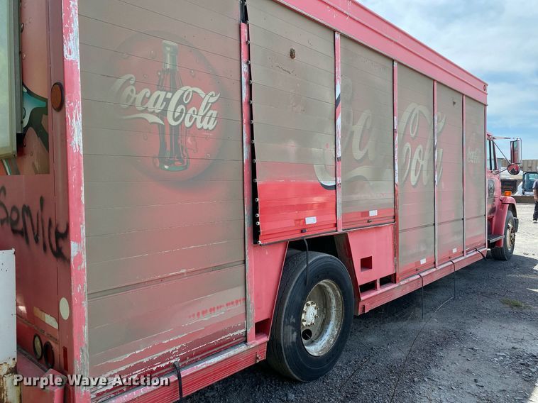 image for item DL7201 1994 Freightliner FL70  delivery truck