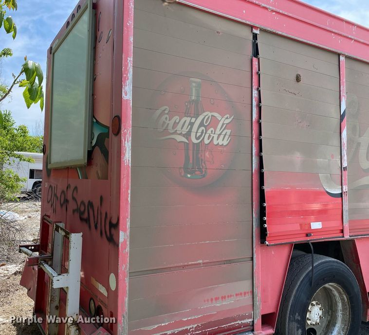 image for item DL7201 1994 Freightliner FL70  delivery truck