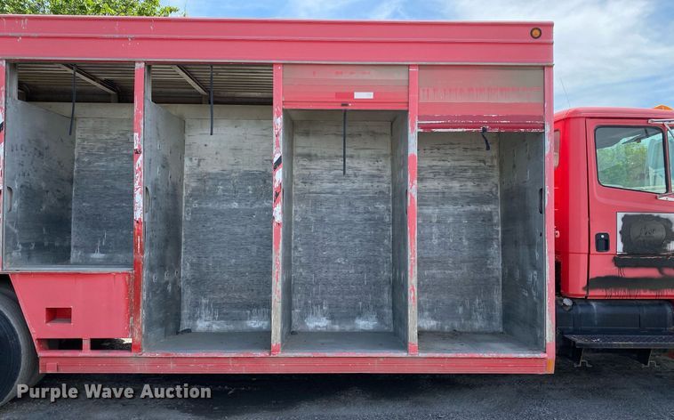 image for item DL7201 1994 Freightliner FL70  delivery truck