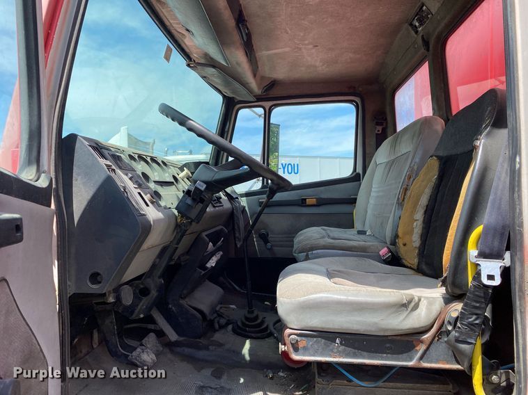 image for item DL7201 1994 Freightliner FL70  delivery truck