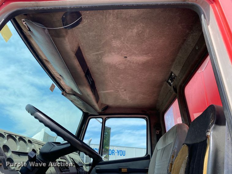 image for item DL7201 1994 Freightliner FL70  delivery truck