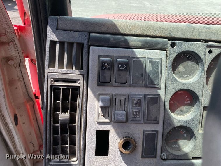 image for item DL7201 1994 Freightliner FL70  delivery truck