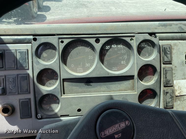 image for item DL7201 1994 Freightliner FL70  delivery truck