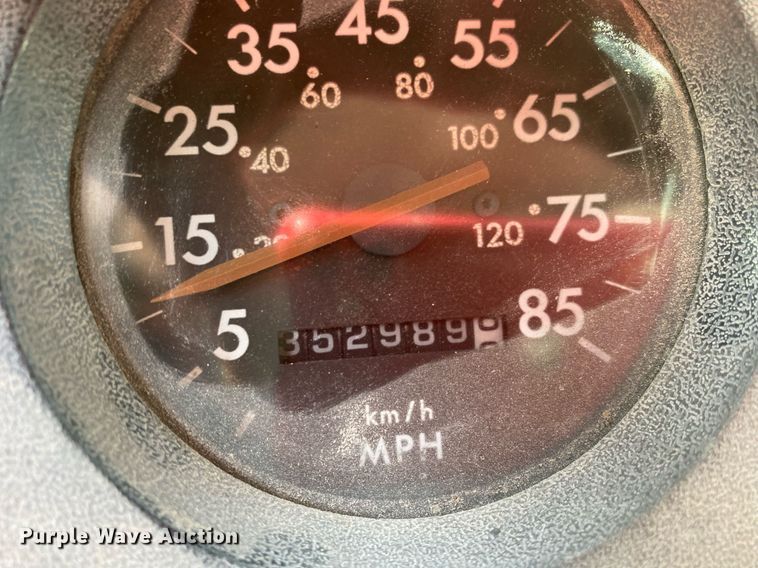 image for item DL7201 1994 Freightliner FL70  delivery truck