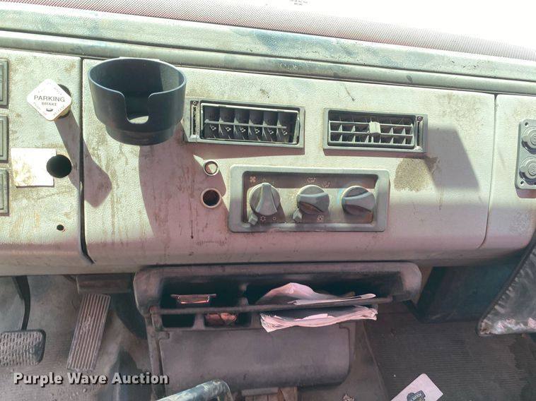 image for item DL7201 1994 Freightliner FL70  delivery truck