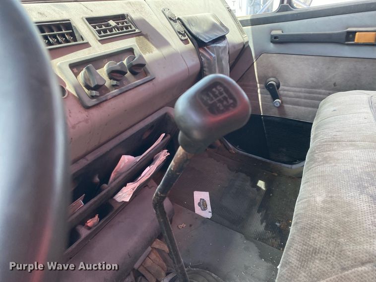 image for item DL7201 1994 Freightliner FL70  delivery truck