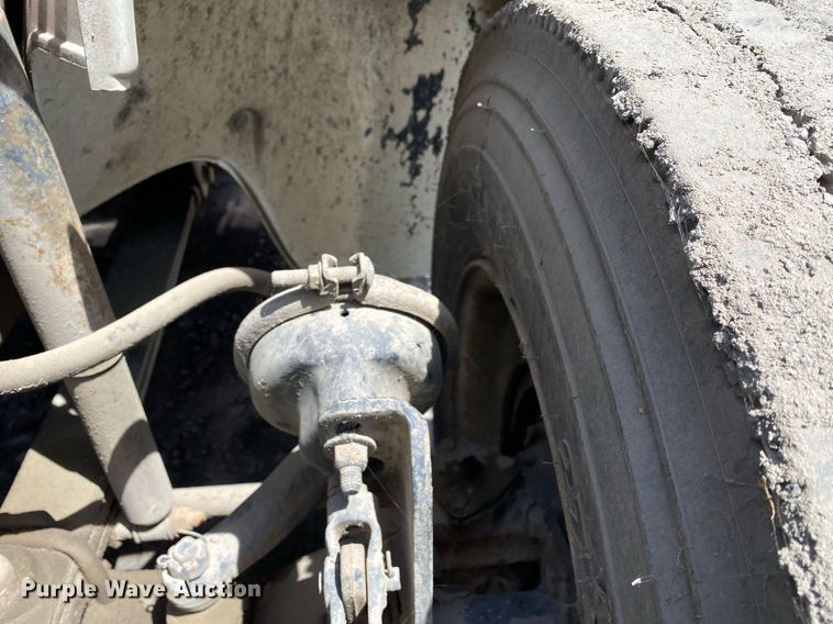 image for item DL7201 1994 Freightliner FL70  delivery truck