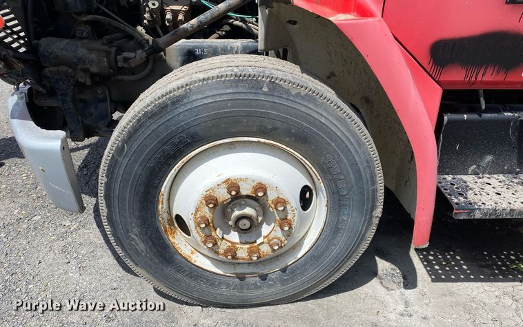 image for item DL7201 1994 Freightliner FL70  delivery truck