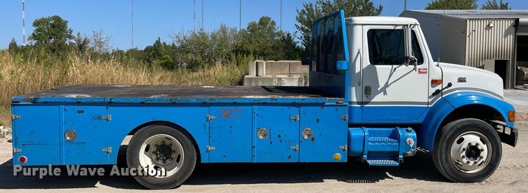 image for item DM0373 2001 International 4700  flatbed truck