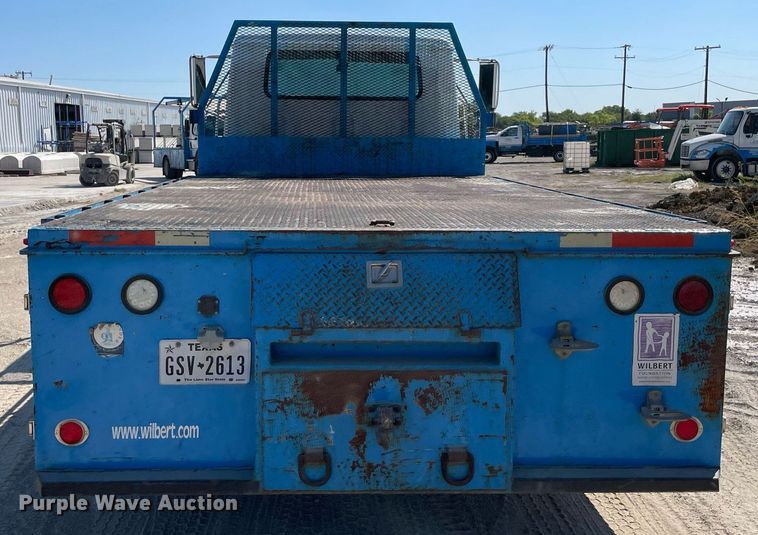 image for item DM0373 2001 International 4700  flatbed truck