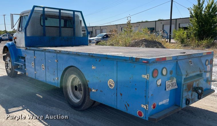 image for item DM0373 2001 International 4700  flatbed truck