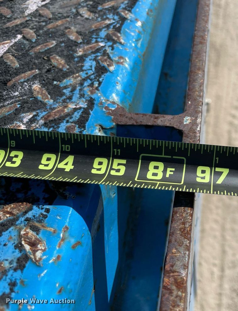 image for item DM0373 2001 International 4700  flatbed truck