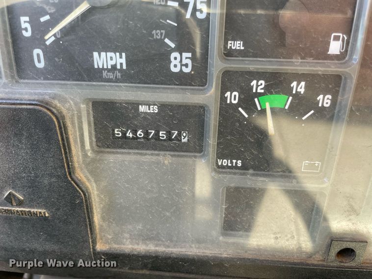 image for item DM0373 2001 International 4700  flatbed truck