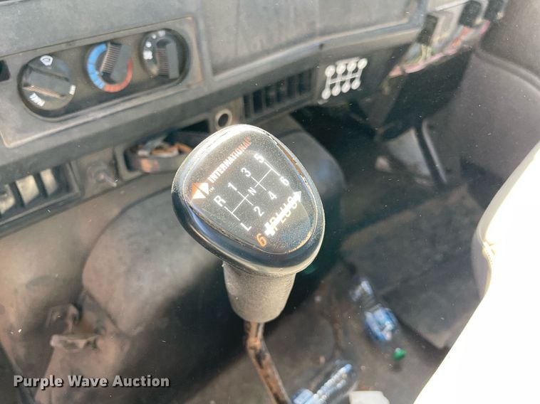 image for item DM0373 2001 International 4700  flatbed truck