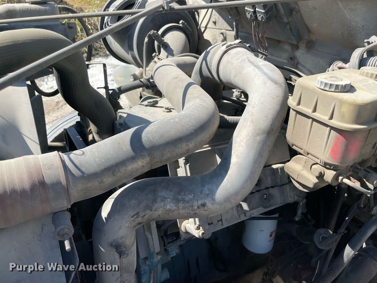 image for item DM0373 2001 International 4700  flatbed truck