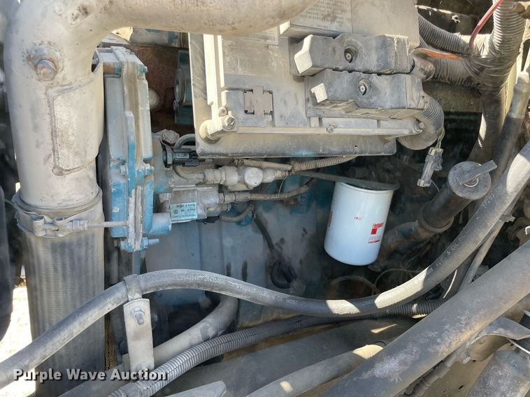 image for item DM0373 2001 International 4700  flatbed truck