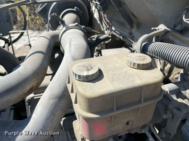 image for item DM0373 2001 International 4700  flatbed truck