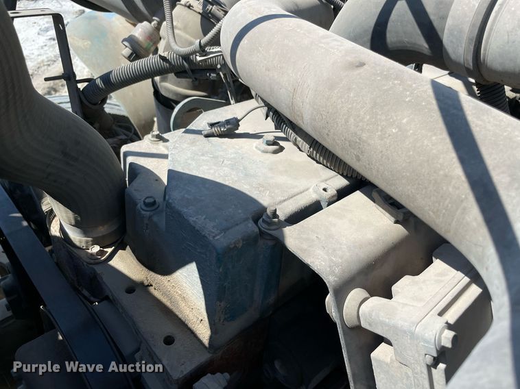 image for item DM0373 2001 International 4700  flatbed truck