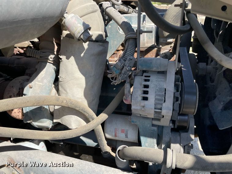 image for item DM0373 2001 International 4700  flatbed truck