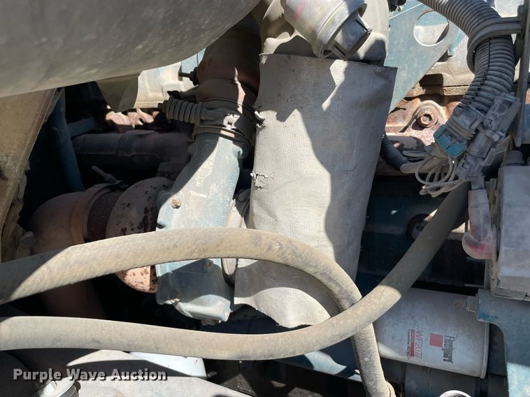 image for item DM0373 2001 International 4700  flatbed truck