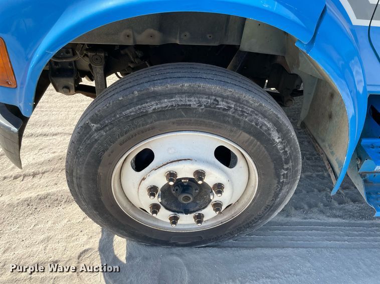 image for item DM0373 2001 International 4700  flatbed truck