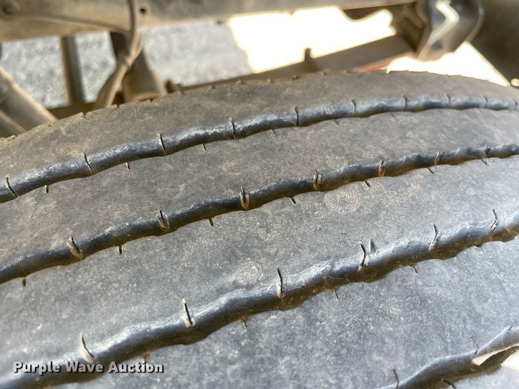 image for item DM0373 2001 International 4700  flatbed truck